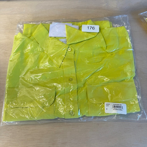 Equipment Women’s Slim Signature Silk Button Up blouse size M NWT - Picture 5 of 10